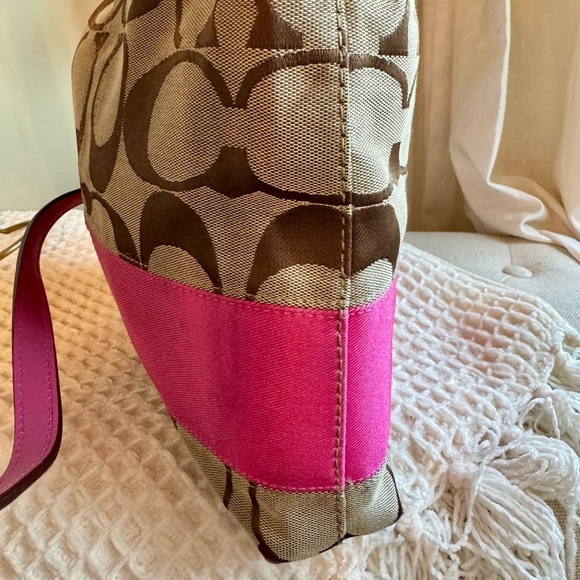 Stylish Pink and Brown Coach Bag - Picture 2 of 5